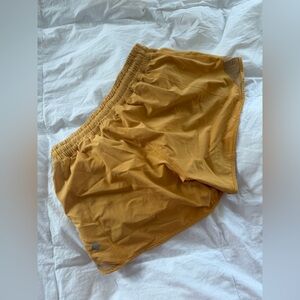 Lululemon size 6 hotty hots
2.5 
Great condition